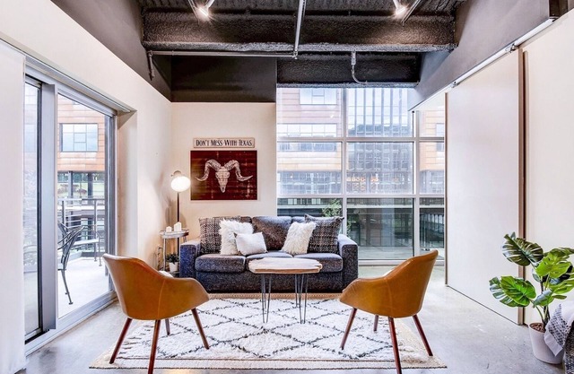 UT Football Fave, 6th St Condo - Walk to Downtown!