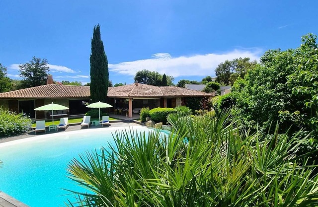 Villa Lucendiluna. 14 pers, piscine, plage 5mn en voiture