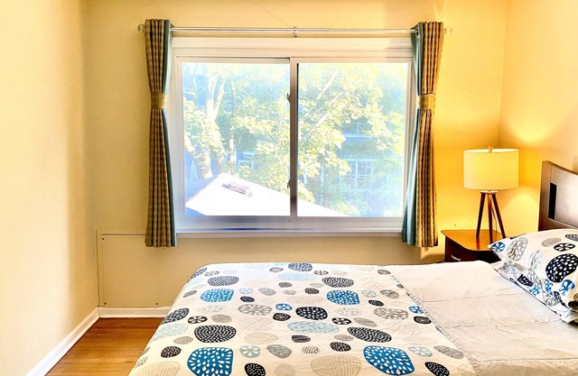 V1 Private Room In Naperville Downtown with Wi-fi Desk, Near HighwayTrainStation