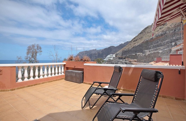 Vacation Apartment 'Bonitas Vistas A Los Acantilados' with Sea View, Wi-Fi and Air Conditioning