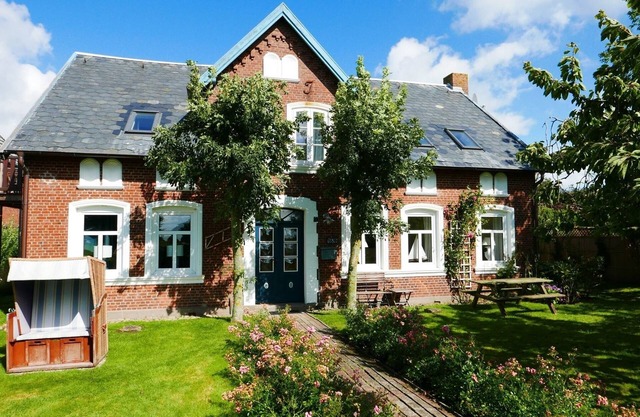 Vacation apartment/apartment for 5 guests with 120m² in Oldsum (105492)