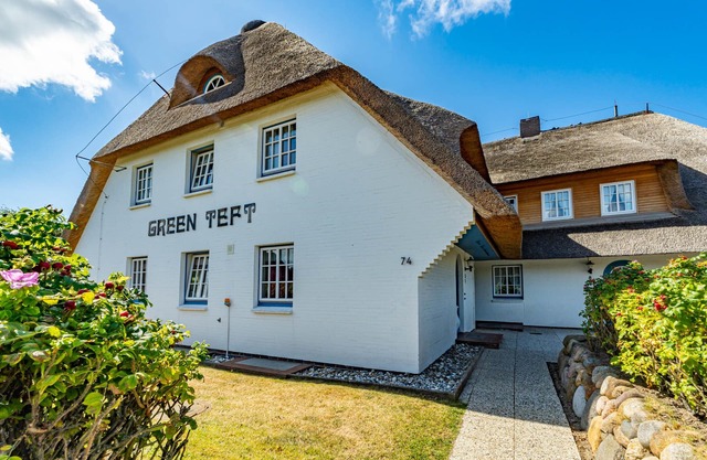 Vacation apartment under thatch for up to 4 people with sunbathing area.