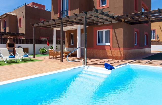 Vacation Home "Emma - Mirador de las Dunas" with Sea View, Pool & Wi-Fi