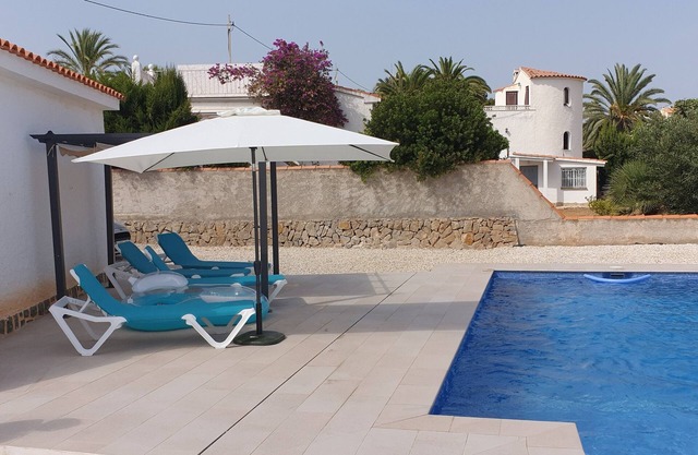 Vacation home for 4-5 people with private pool, WiFi