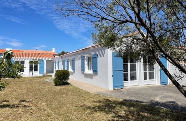 Vacation Home in L'Épine - 4 Guests - Near the Beach