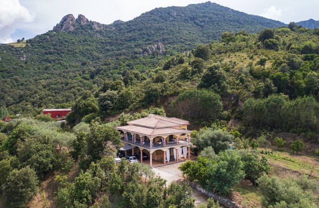 Vacation Home "Villa Pelau" with Mountain View, Private Terrace & A/C