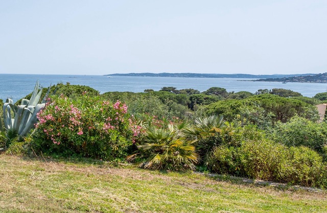 Vacation Home with Breathtaking Sea View, Steps from the Beach and Port