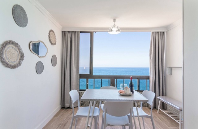 Vacation Studio 'Vista Mar' with Sea View and Wi-Fi
