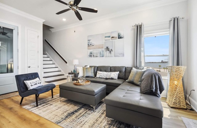 Vacation Vibes - Beachfront Home | Steps to the water <10 to downtown Gulfport