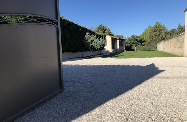 Vacations in Vaucluse (long stay preferred)