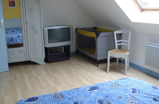 Val André, nice and spacious house near the beaches with internet
