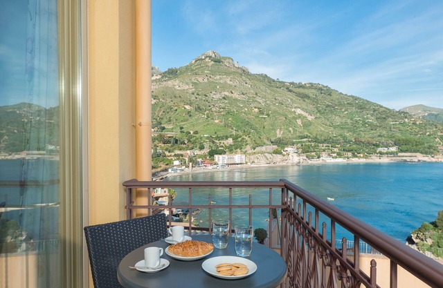 "VALERIA"TAORMINA SEA APARTMENT - 100 MT FROM THE BEACH - BEAUTIFULLY FURNISHED