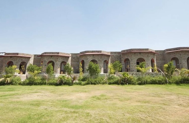 Van Chhavi Resort