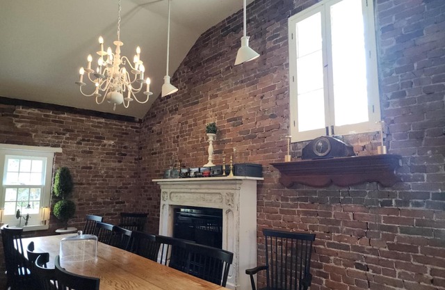 Varcoe House Award-Winning Historic Home | Sleeps 8 | Weddings & Events Friendly