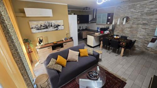 VARESE PRIME - Stylish Apartment, AC, 2 Baths, 2 Covered Parking, Walk to City Centre