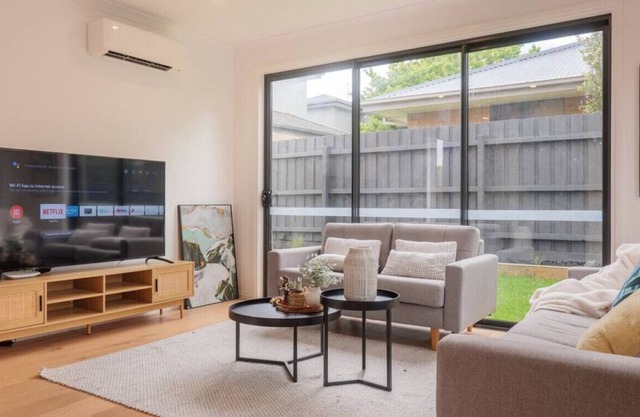 VCHA137-2 · Aircabin｜Chadstone｜Lovely Comfy｜6 Beds House