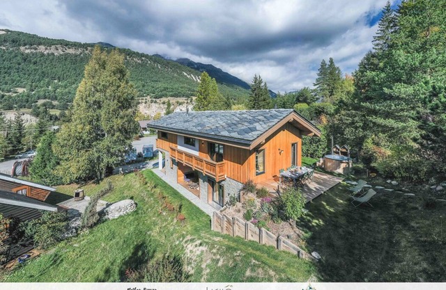 Veliski-Lodge, a chalet for rent in Haute-Maurienne
