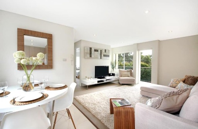 VELLY-Modern Light 2BR Moments from Clovelly Beach