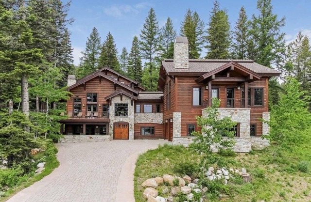 Velvet Falls Custom Home 58- Four Bedroom Home