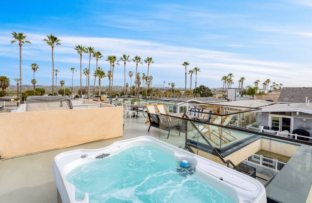 Velvet Sand I by AvantStay | Steps to Newport Beach w/Outdoor Kitchen & Hot Tub