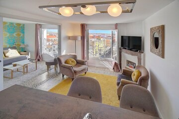 Venizelos Top Floor, by Destination Cannes in Cannes