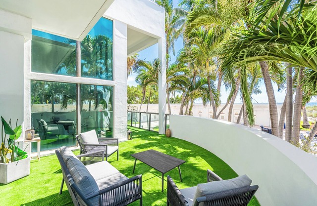 Ventur Loft 2-Story Beachfront amazing Views