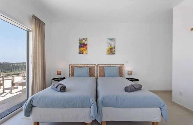 'Venus' Room with Mountain View, Shared Pool and Wi-Fi Access