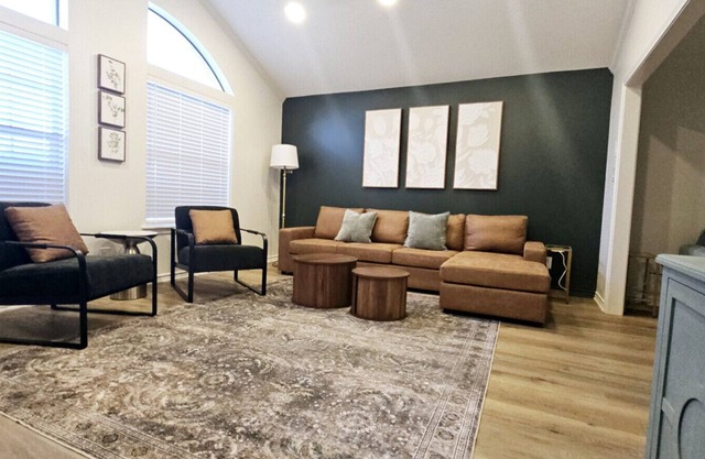 Verde @ Hollytree dr King bed, excellent location Golf