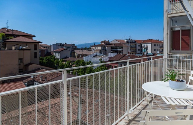 Verona Central Apartment with Balconies!