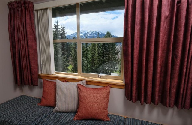 Very Attractive Large Condo. Excellent Location. Must See!