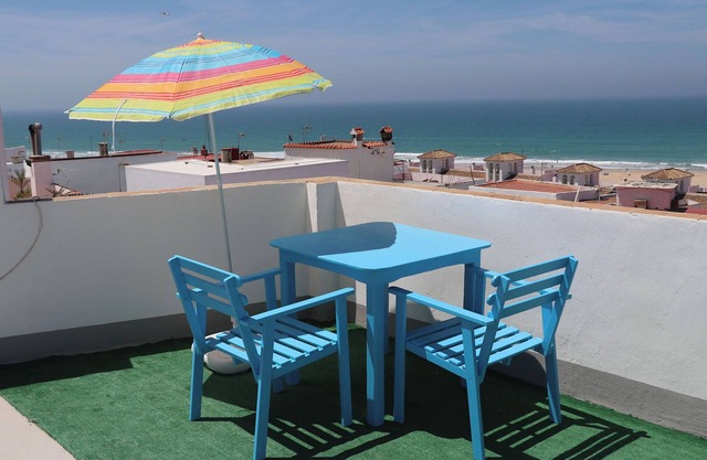 Very central, close to the beach, WiFi