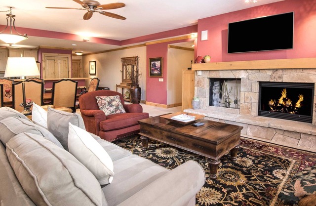 Very Comfortable Ski-In/Out Residence in Elite Location in Arrowhead Alpine Club