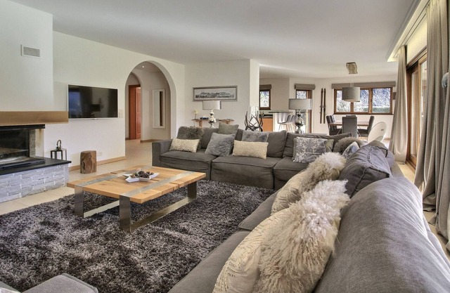 Very luxurious apartment mountain style for 10 persons, 4 bedrooms, 3 bathrooms, private laundry, wi