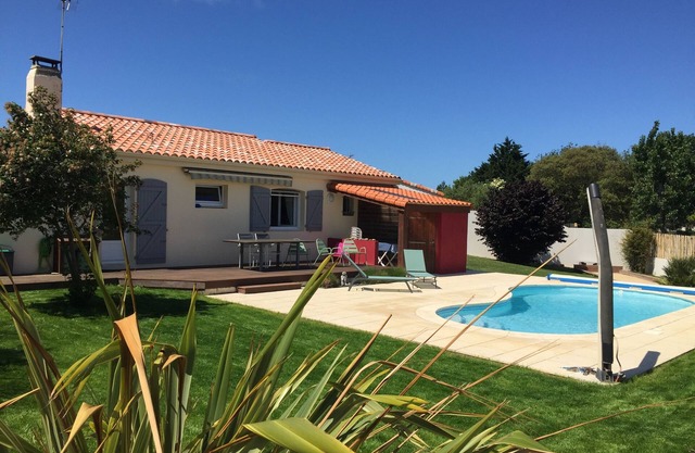 Very nice seaside house with pool and views of the marshes.