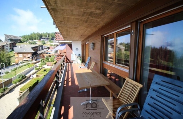 Very nice 5-room flat (max 8 persons) with 4 bedrooms, in the centre of Anzère. Shops nearby, easy a