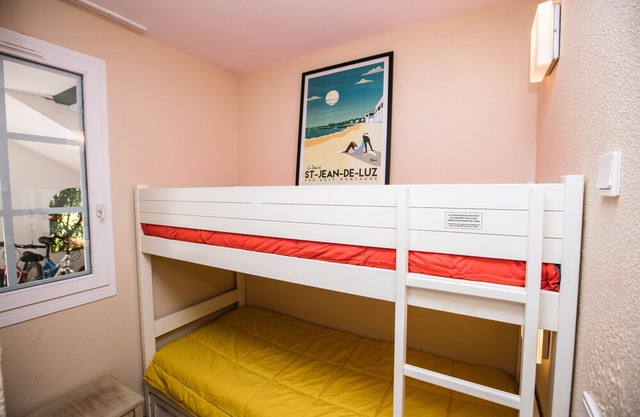 Very nice apartment on the ground floor in front of the swimming pool, with beautiful sea view