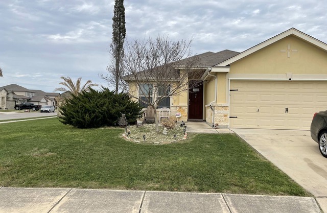 Veteran Owned, Cozy 3-bedroom house located in charming Converse, TX