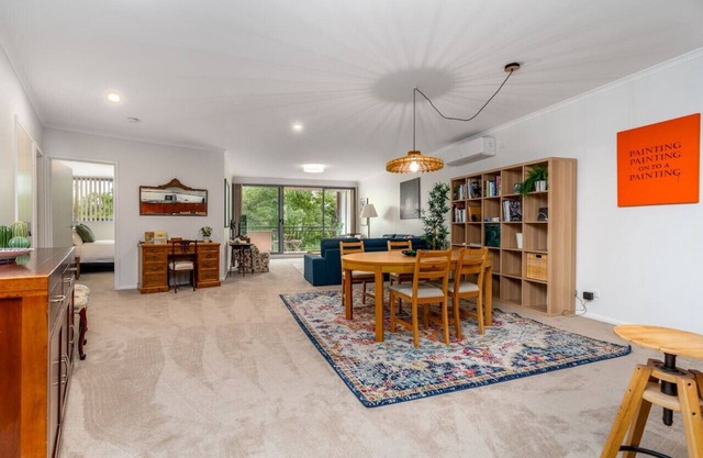 Vibrant 2BR Apt | 500m to Manuka/Kingston!