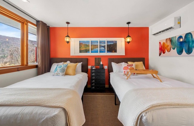 Vibrant & Cozy Getaway with Artistic Touches and Modern Comforts