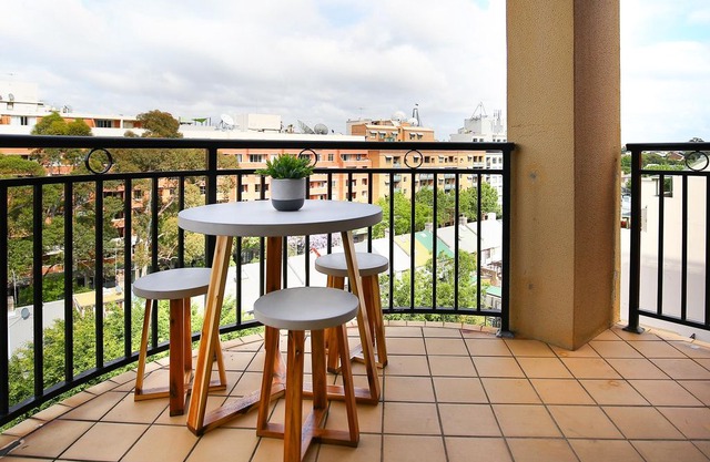 Vibrant inner-city living - Darling Harbour fringe