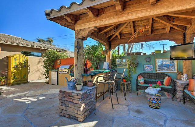 Vibrant Scottsdale Home w/ Patio + Putting Green!