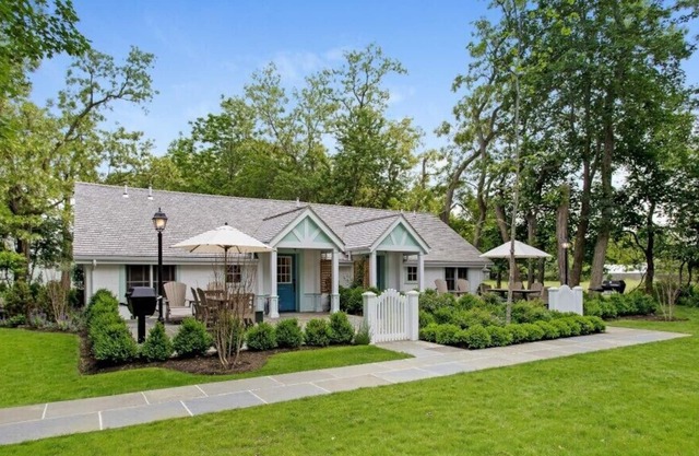 Victorian Seasons English Country Cottage Near Beaches, Golf, Tennis & Vineyards