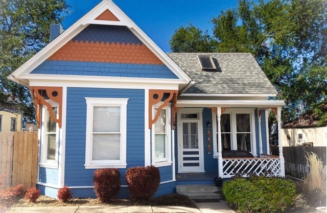 Victorian Suites ~ The Perfect Location with all the Comforts of Home