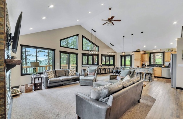 Views for Dreaming- Canyon Rim Lodge Black Hills South Dakota