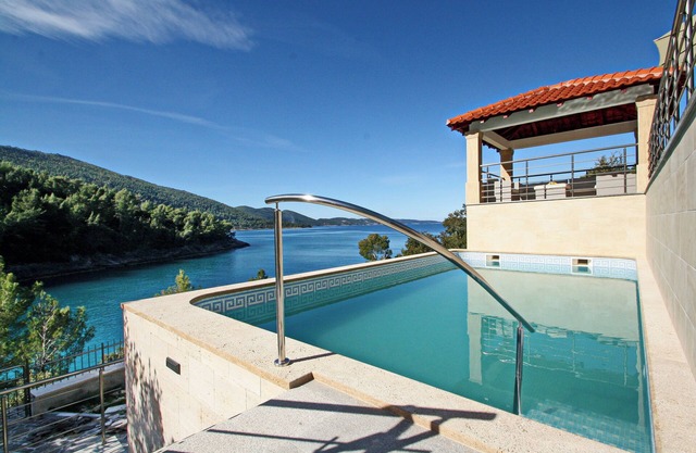 Viila Anastasia Korcula, Special one- right by the sea, pool, parking. 8 pleope