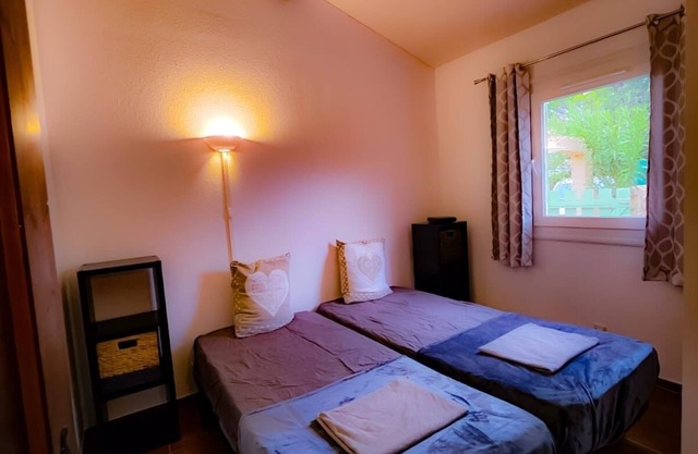 Villa 130 m from the beach with pool table and swimming pool in the residence