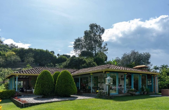 Villa 1hr from Medellin surrounded by nature