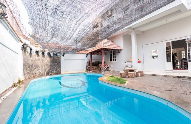 Villa 2. 4 Lac Long Quan