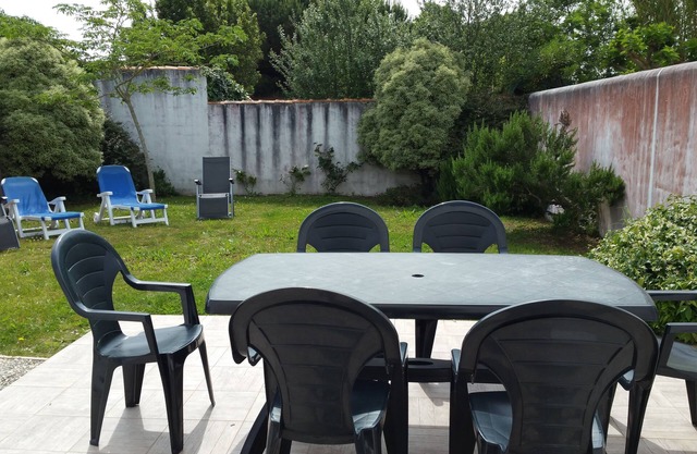 VILLA - 2 BEDROOMS GARDEN - TERRACE - BEAUTIFUL BEACHES - LE BOIS PLAGE - ILE DE RÉ