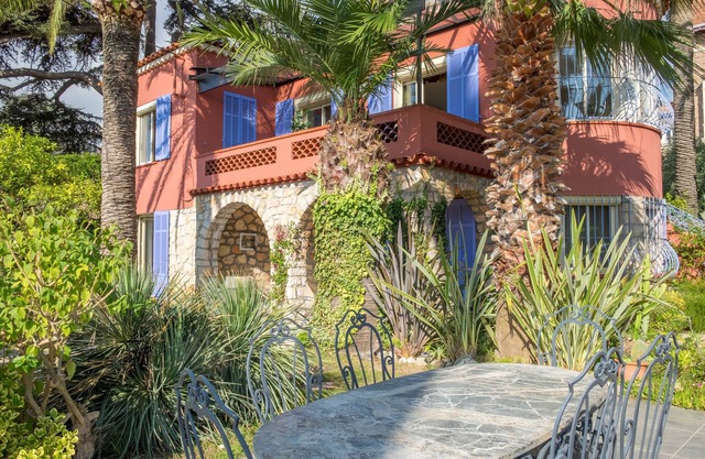 Villa, 2 rooms, 64m2, Garden level, sleeps 4(+2), 80m sea, private garden